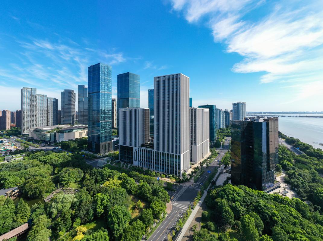 杭州未来科技城,曾是房地产热潮的代表之一,然而自2021年下半年起,房
